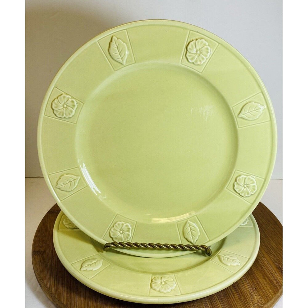 Enesco COUNTRY GATE Dinner Plates Lime Green Flower Border 10.5” Lot Of 2